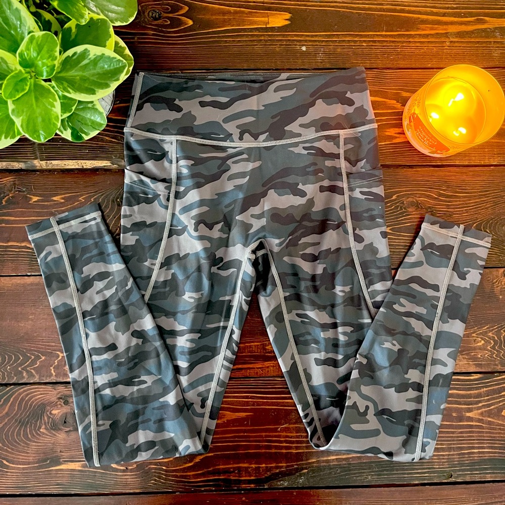 Curves N Combatboots V5 LEGGINGS - CAMO